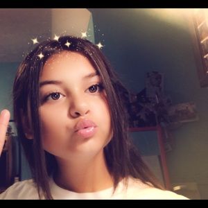 Meet your Posher, Liana